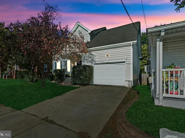 1811 Augustine Ave, Fredericksburg, VA 22401