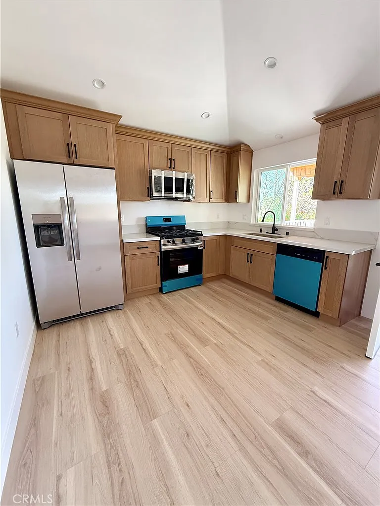 2 bed, 1.5 bath, 700 sqft, $3,000 — Photo 4
