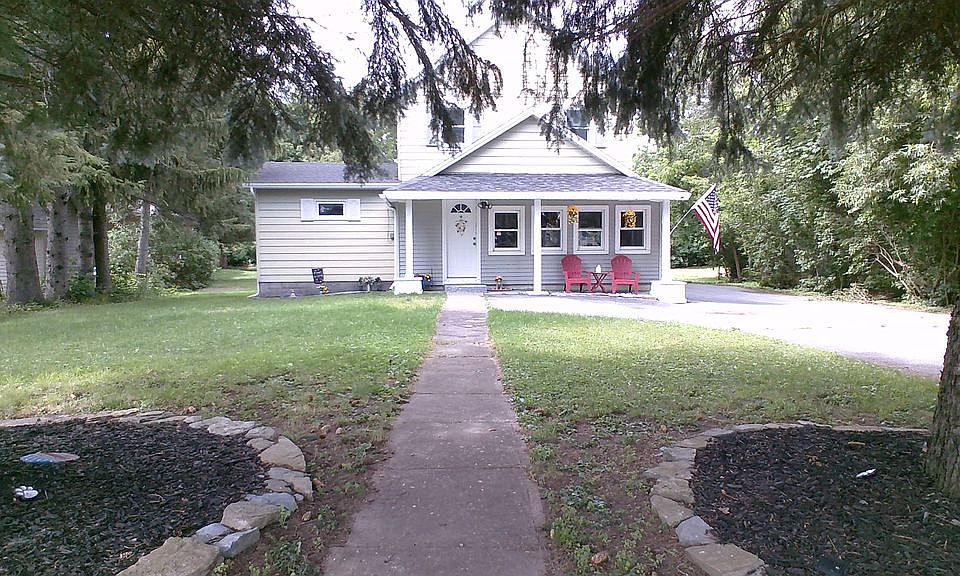 Walkway from sidewalk