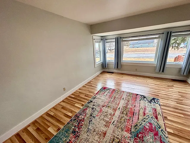 301 West 2nd — Photo 4