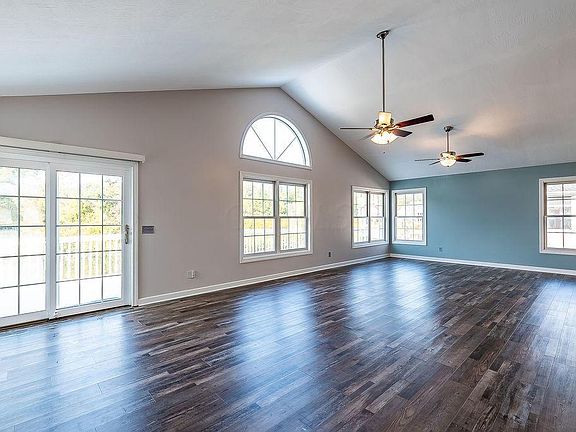 3rd image of 2855 Apple Valley Dr