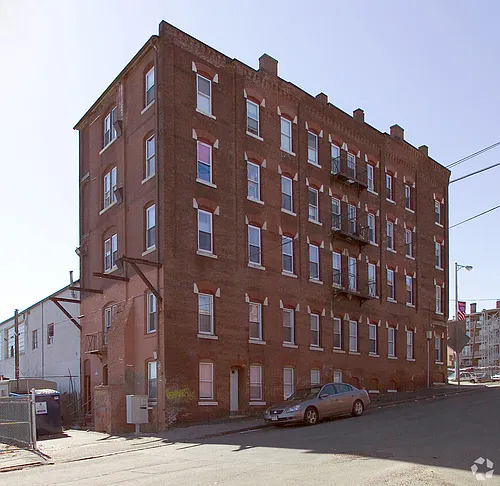 736 High St Photo 1