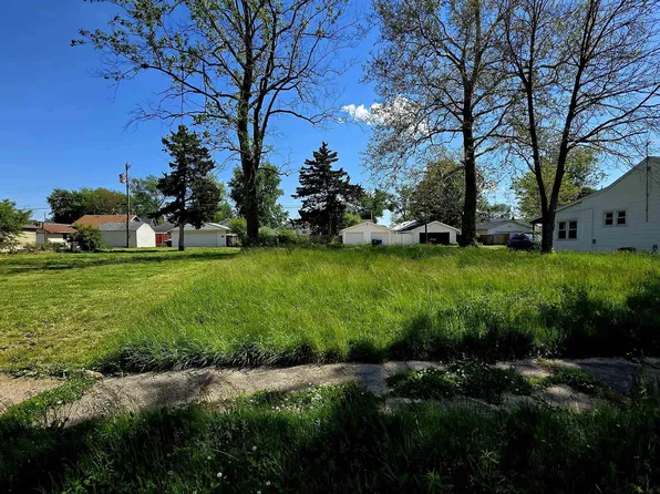 1809 W 7th St, Muncie, IN 47302
