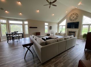509 Bos Landen Dr, Pella, IA 50219