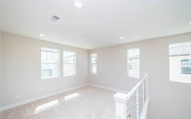 63 Harlow — Photo 9