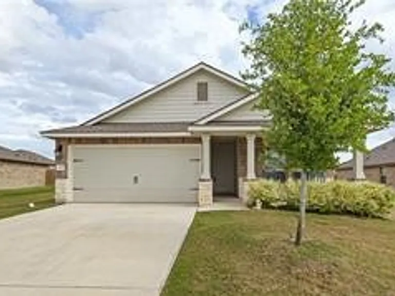 2405 Elba Dr — Photo 1
