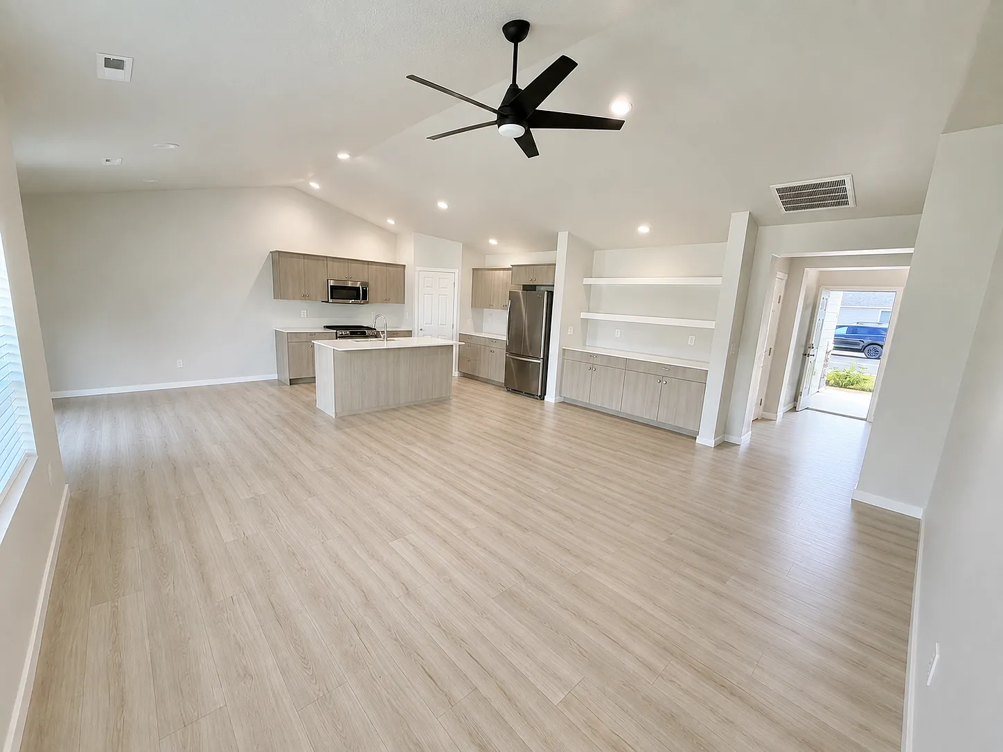 4 bed, 1722 sqft, $2,700 — Photo 3
