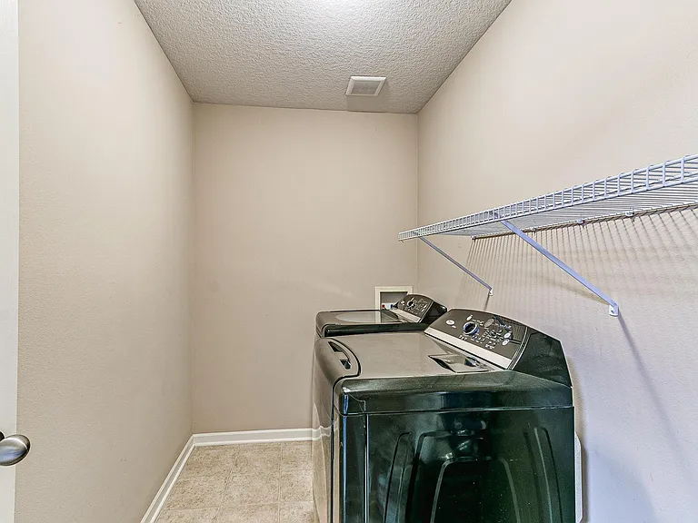 15222 Aurora Cir — Photo 16