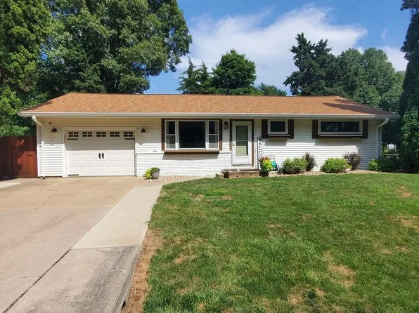 203 Robert St, Heyworth, IL 61745