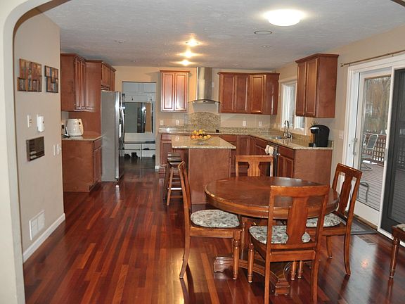 Informal dinning, and 2 pantries