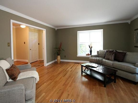 3rd image of 9222 Graceland Pl