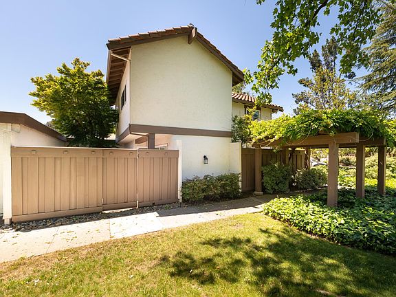 4th image of 5925 Manorwood Ct