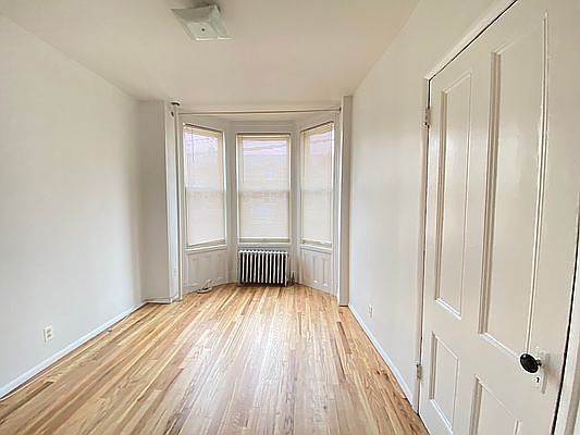 4th image of 32-32 43rd St #1R