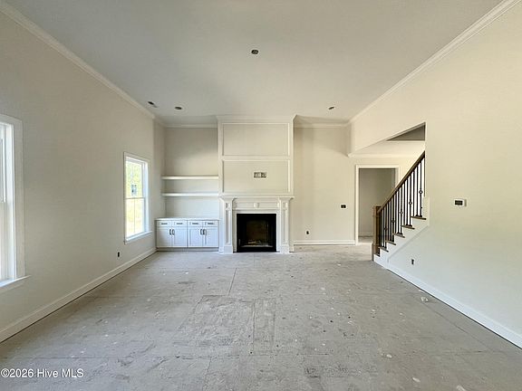 4th image of 176 Hillstead Way