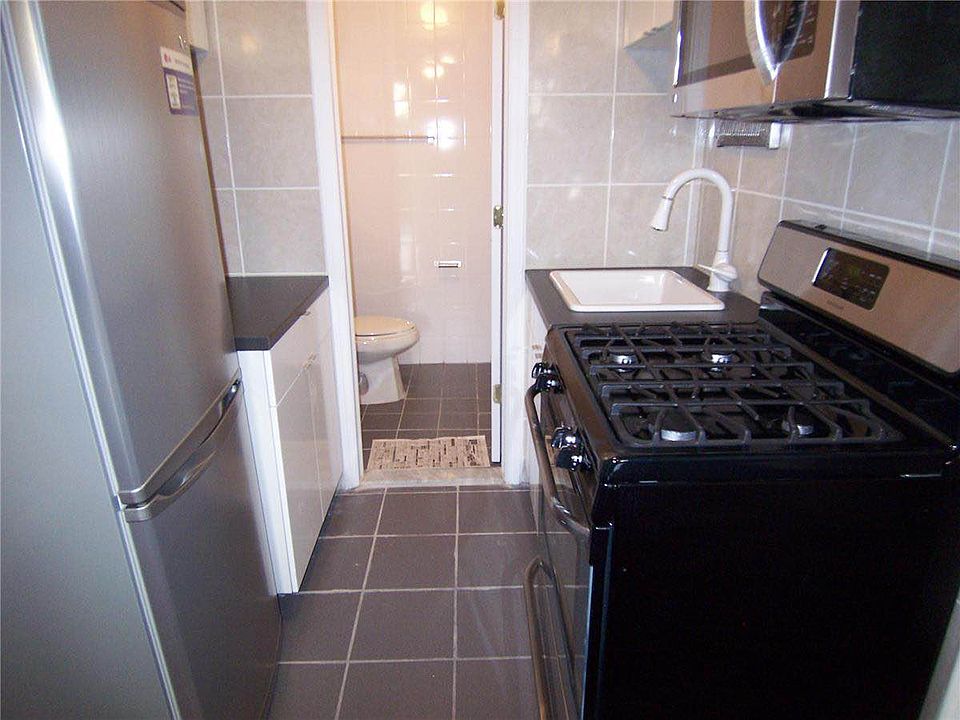 2nd image of 111 Chrystie St APT 22