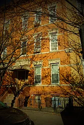 931 Onderdonk  image 1 of 2