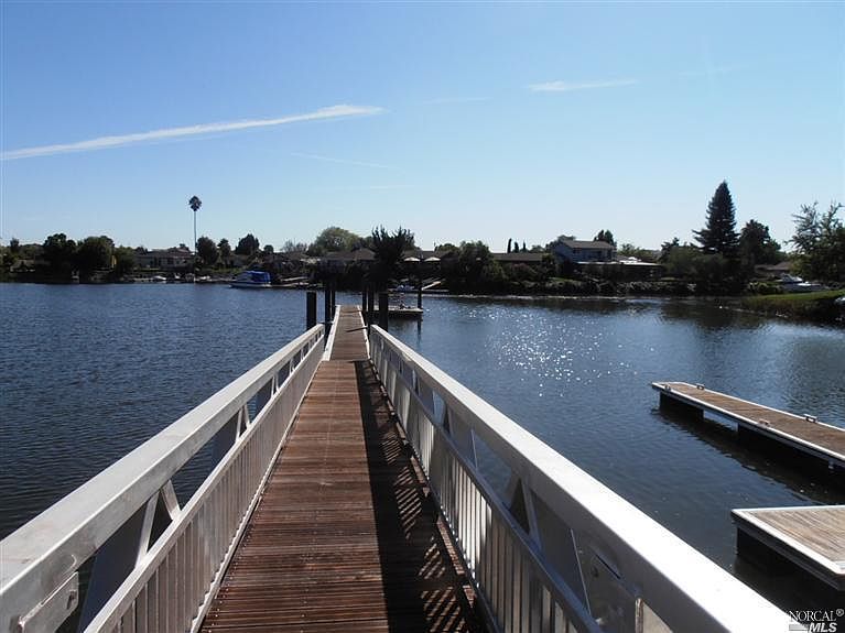 1st image of 924 Marina Dr