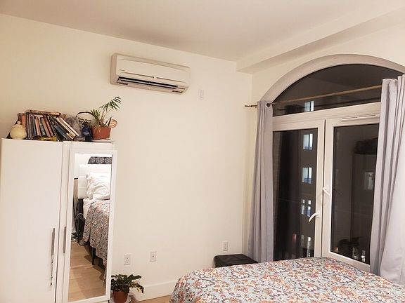 3rd image of 961 Willoughby Ave APT 3E