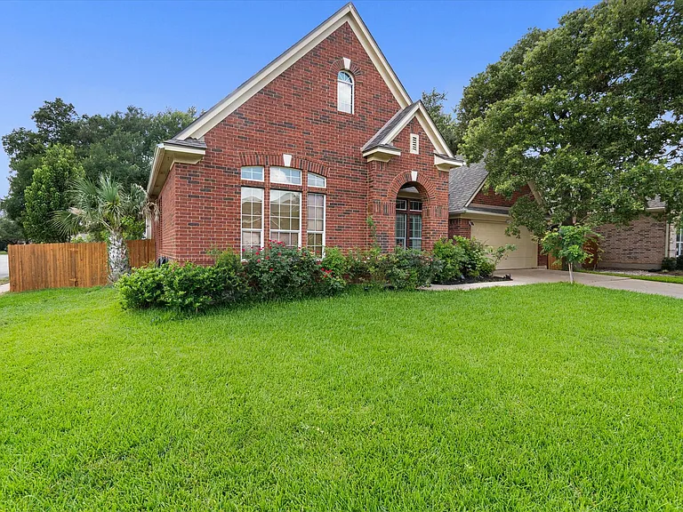 1706 Buttercup Creek Blvd — Photo 2