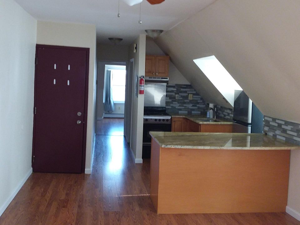 Front door into livingroom