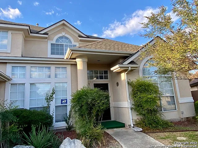 4 bed, 3.5 bath, 3303 sqft, $2,900 — Photo 2