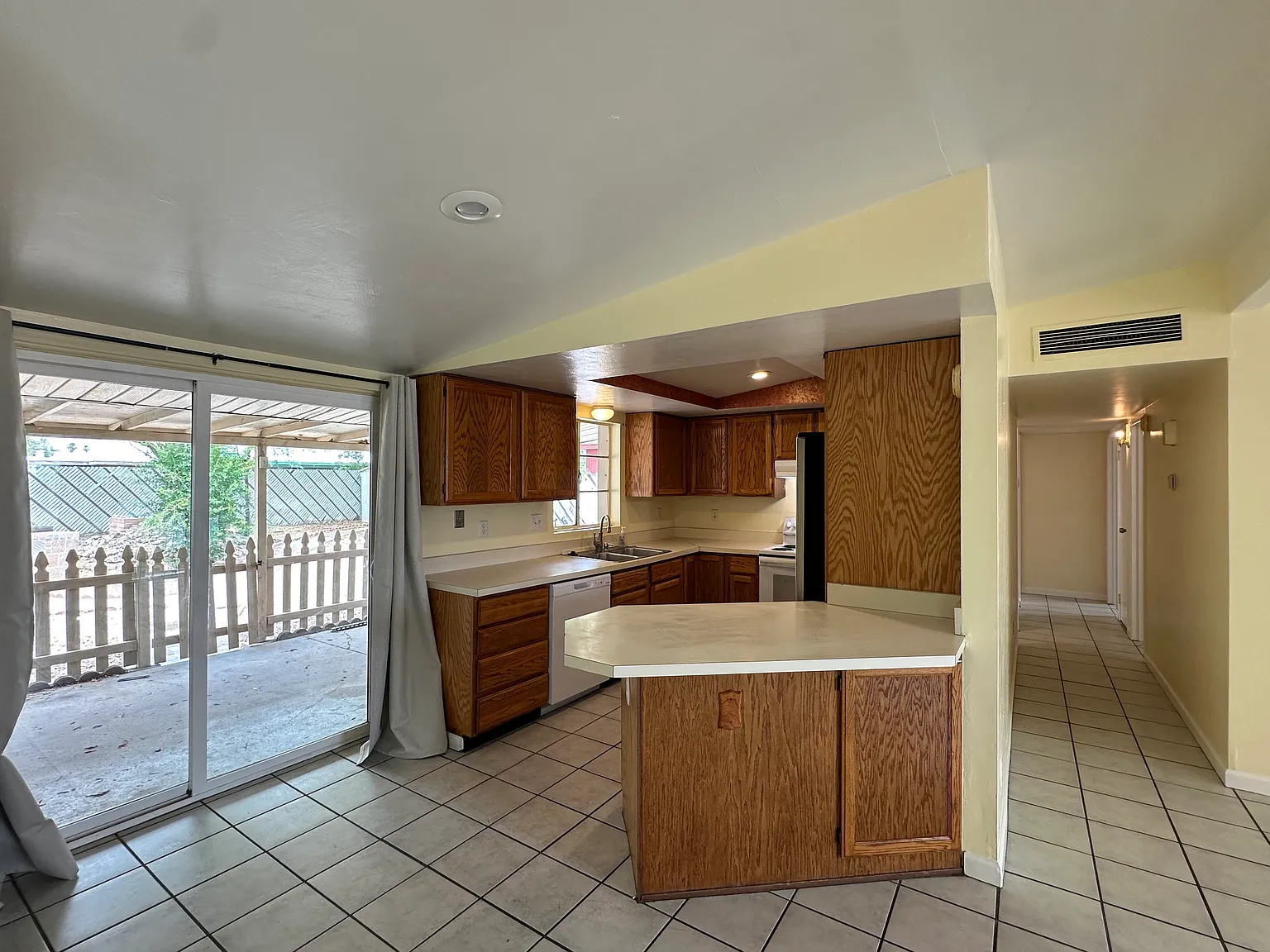 4 bed, 1210 sqft, $1,775 — Photo 4
