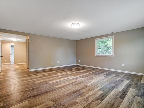 3rd image of 1303 Heritage Dr