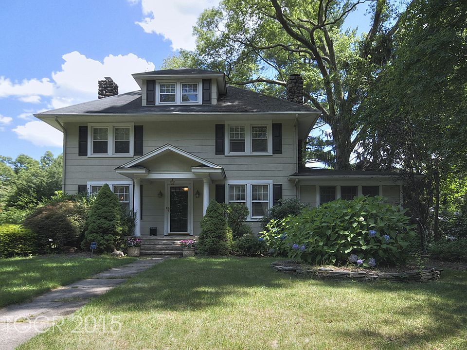 1st image of 142 N Spruce St