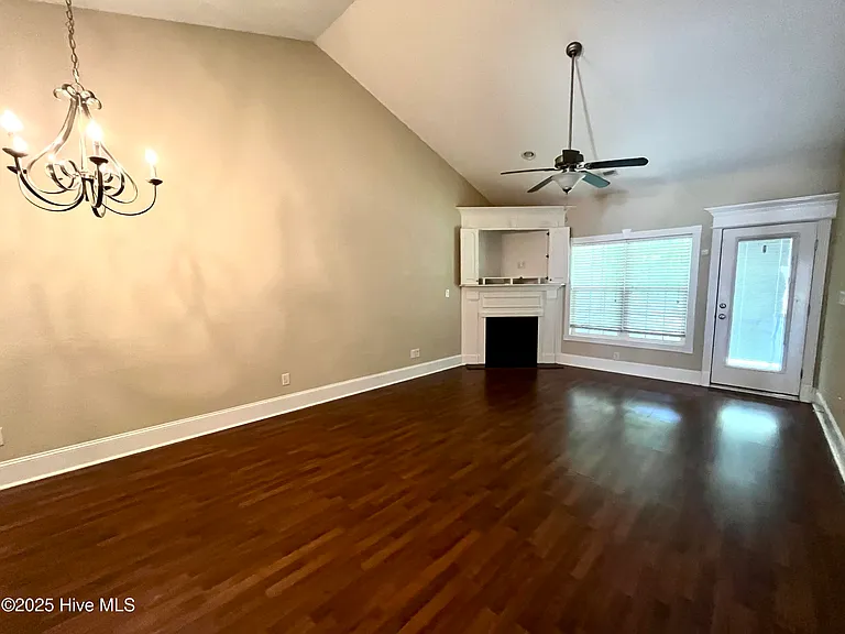 1860 Cambria Dr #B — Photo 10