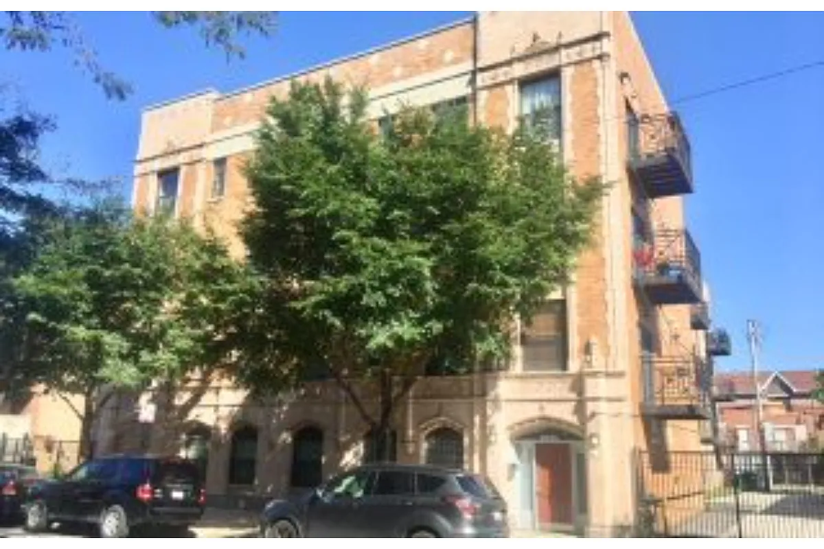 2120 W Washington Blvd APT 402 photo 1
