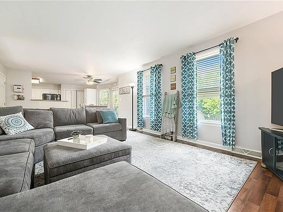 4th image of 203 Parkridge Pl