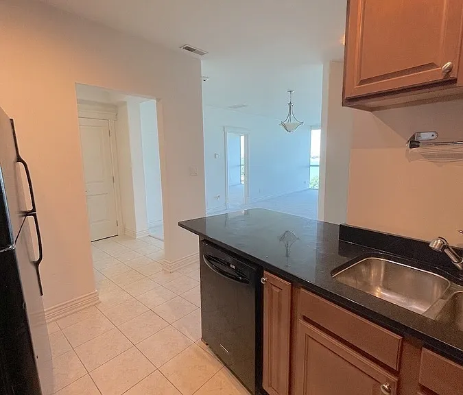 1225 Riverside Dr W #403 — Photo 8