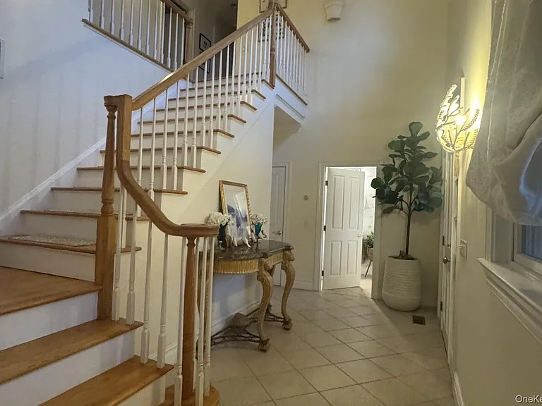 2465 Fairway Dr — Photo 3