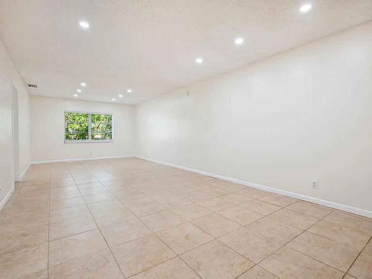 308 Southwind Ct #6 — Photo 5