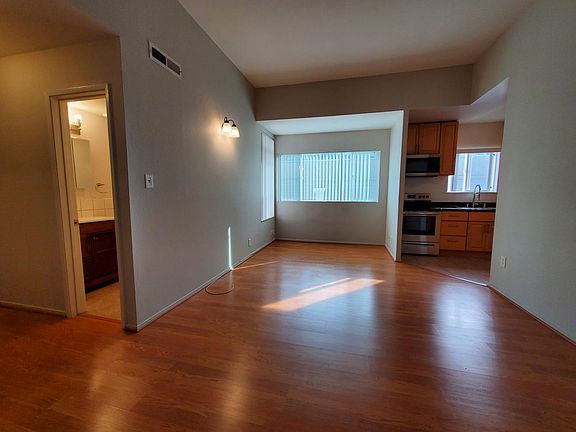 5th image of 2249 Van Ness Ave #5