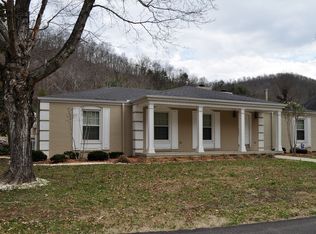 15 S Circle Dr, Prestonsburg, KY 41653