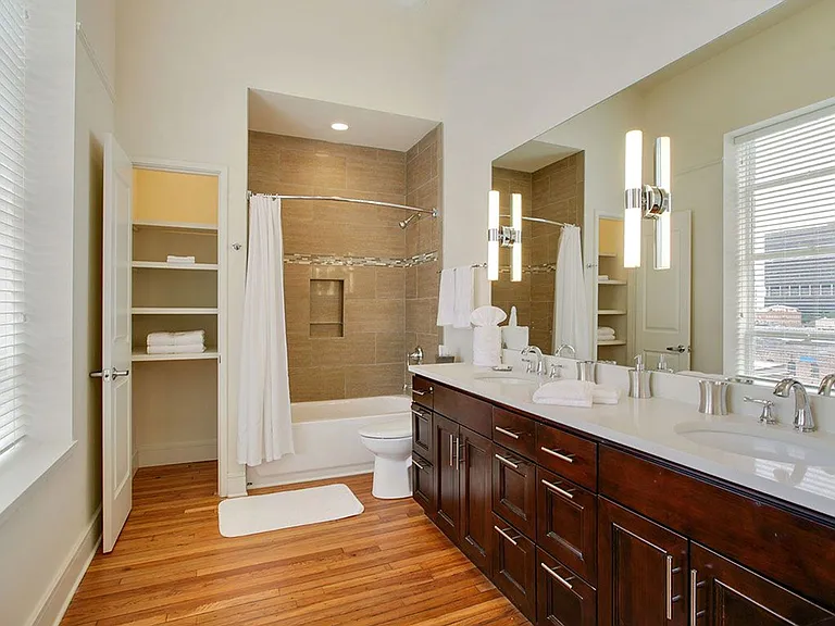 The Howard Luxury Apartments — Photo 6