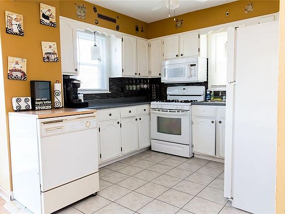 5th image of 260 Taunton Pl