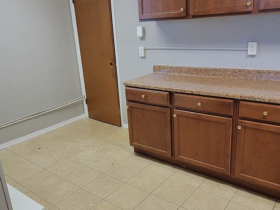 Newer oak cabinets
