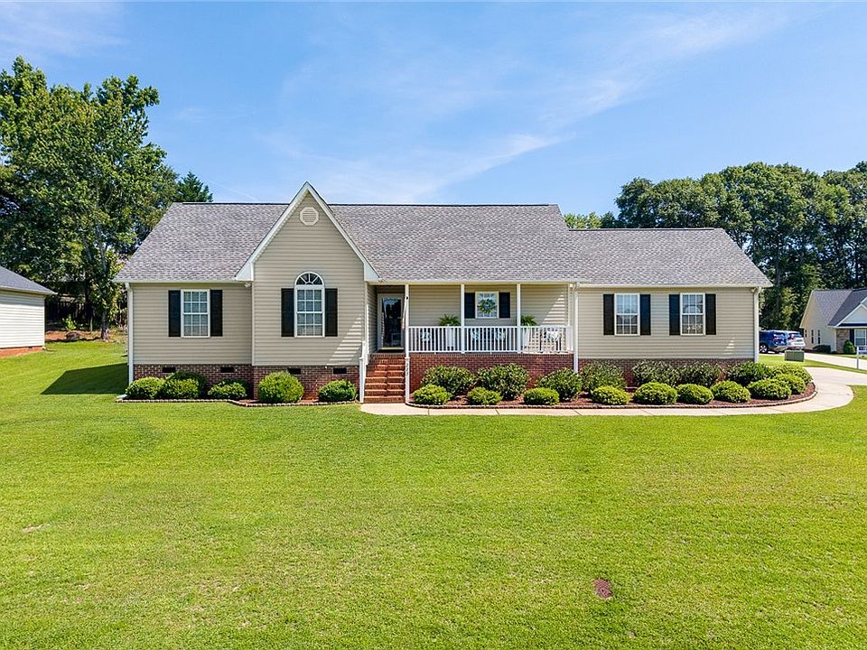 1st image of 223 Harrington Dr