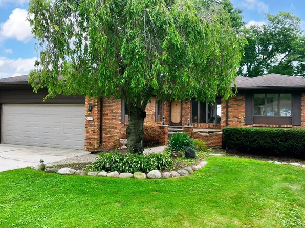 49300 Bayshore Dr, Chesterfield, MI 48047