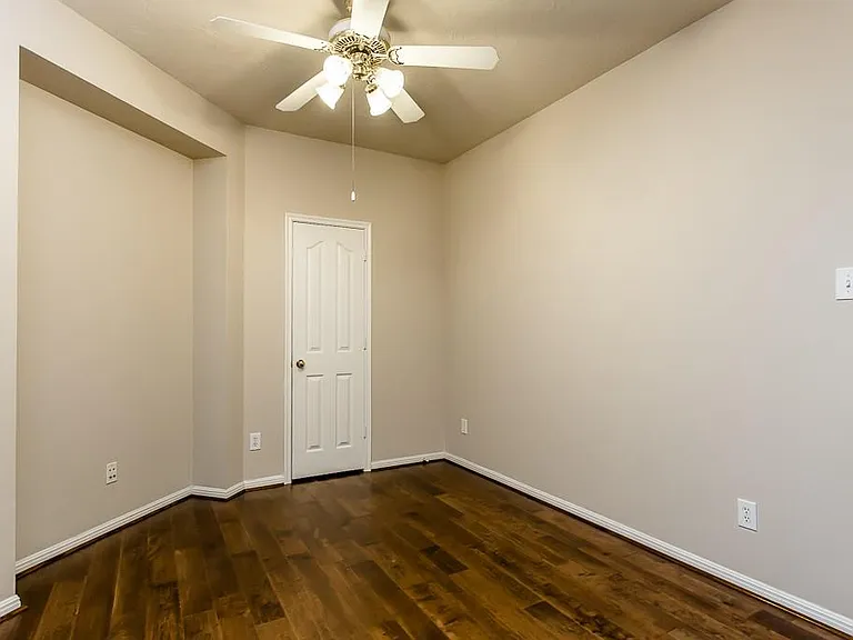 11 Fair Light Ct — Photo 20