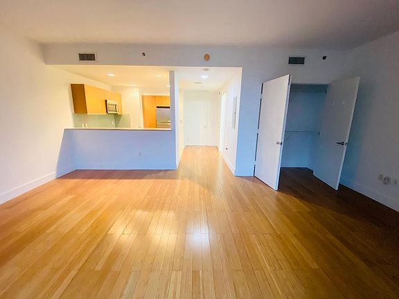 3rd image of 1062 Brickell Ave #3109