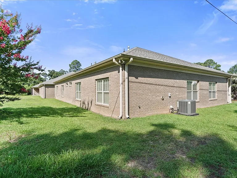 406 Senate St — Photo 12