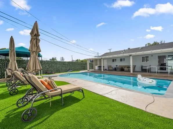 20641 Wyandotte St, Winnetka, CA 91306