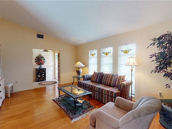 3rd image of 4846 Higel Ave