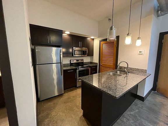 4th image of 115 E Broad St #207