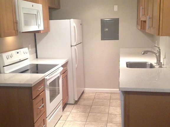 3rd image of 12527 Roosevelt Way NE APT 406