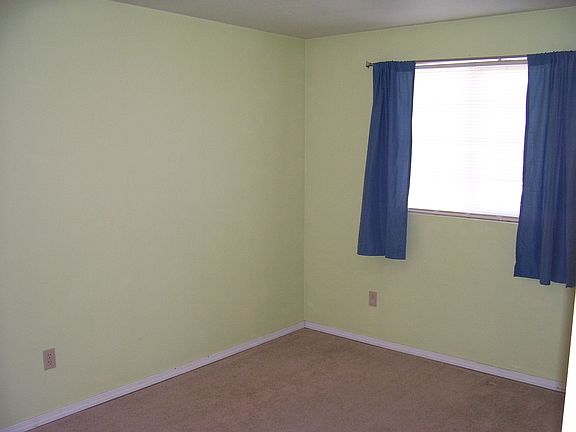 5th image of 425 E Othello St