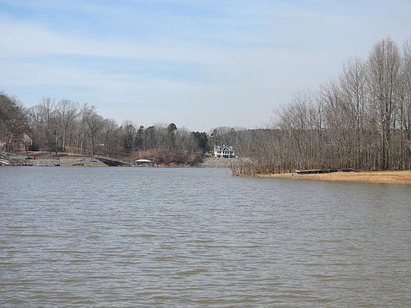 5th image of 670 Arbor Ln